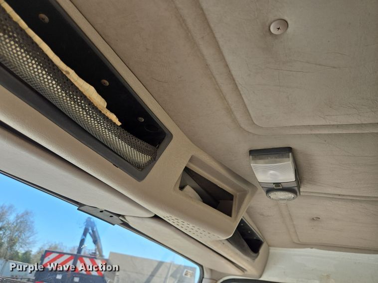 image for item DV1307 2001 International 4700 water truck