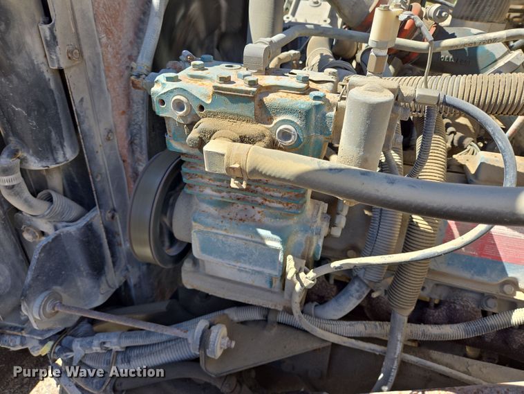 image for item DV1307 2001 International 4700 water truck