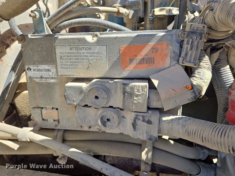 image for item DV1307 2001 International 4700 water truck