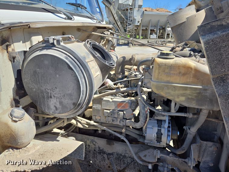 image for item DV1307 2001 International 4700 water truck