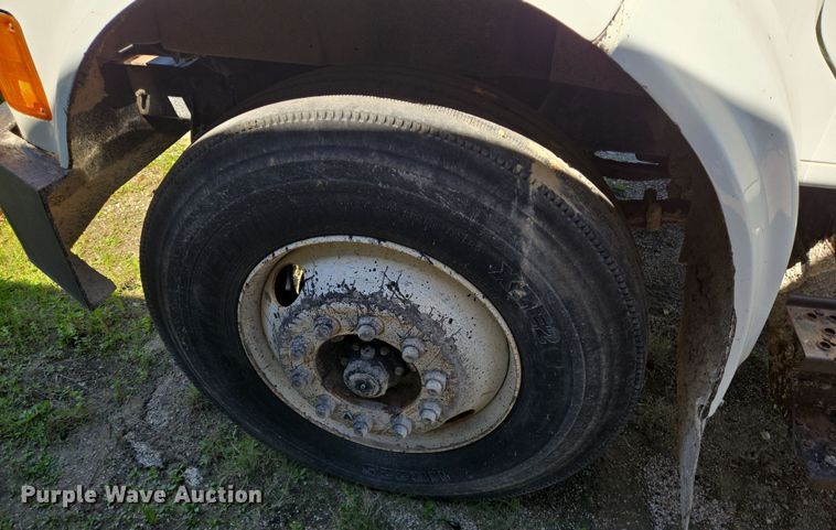 image for item DV1307 2001 International 4700 water truck