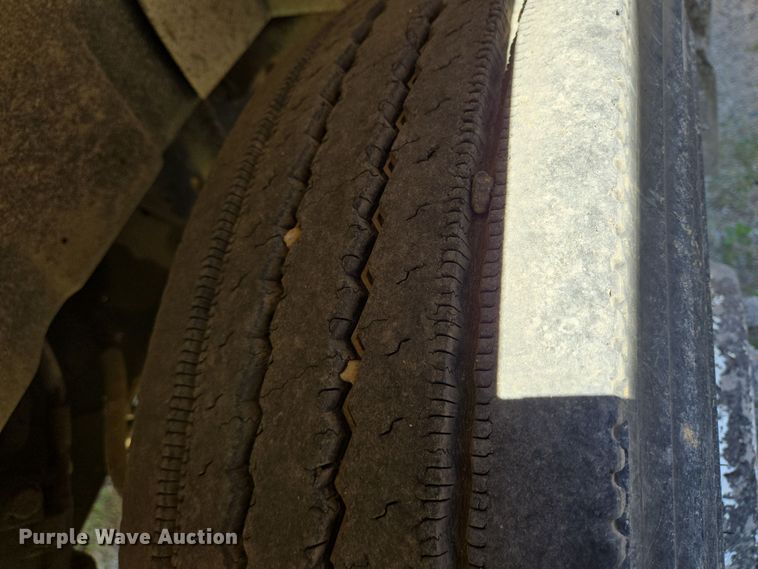 image for item DV1307 2001 International 4700 water truck