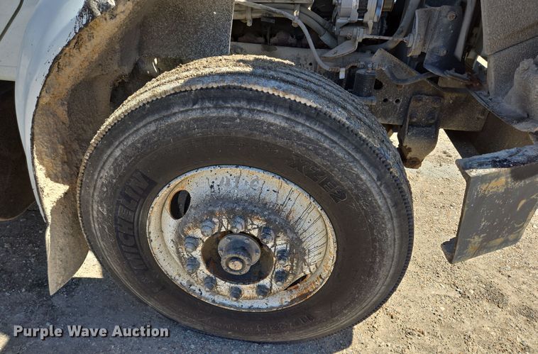 image for item DV1307 2001 International 4700 water truck