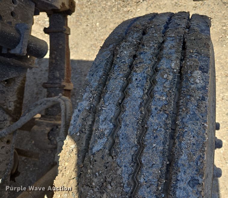 image for item DV1307 2001 International 4700 water truck