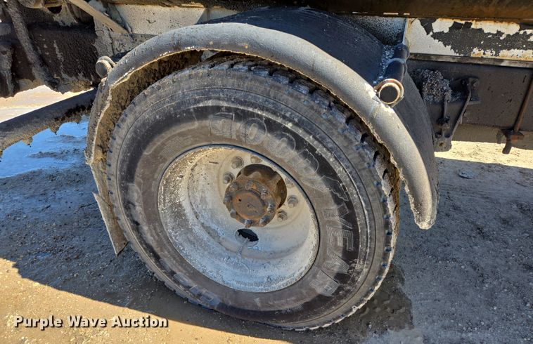 image for item DV1307 2001 International 4700 water truck