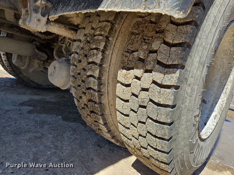 image for item DV1307 2001 International 4700 water truck