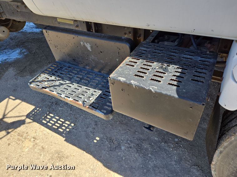 image for item DV1310 2000 Chevrolet C7500 dump truck