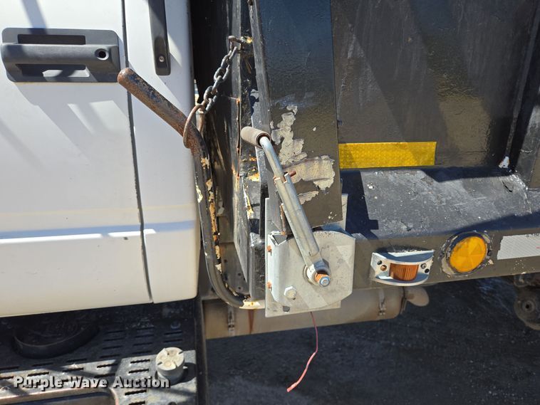 image for item DV1310 2000 Chevrolet C7500 dump truck