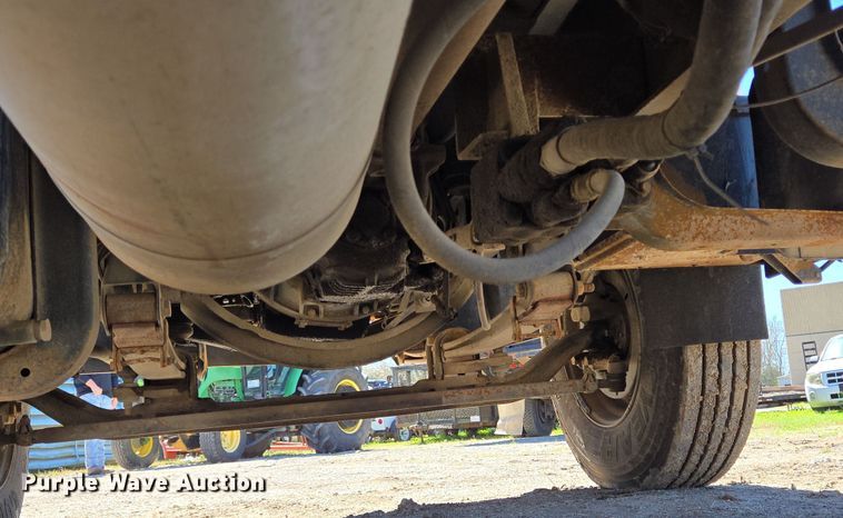 image for item DV1310 2000 Chevrolet C7500 dump truck