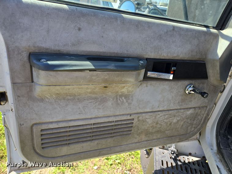 image for item DV1310 2000 Chevrolet C7500 dump truck