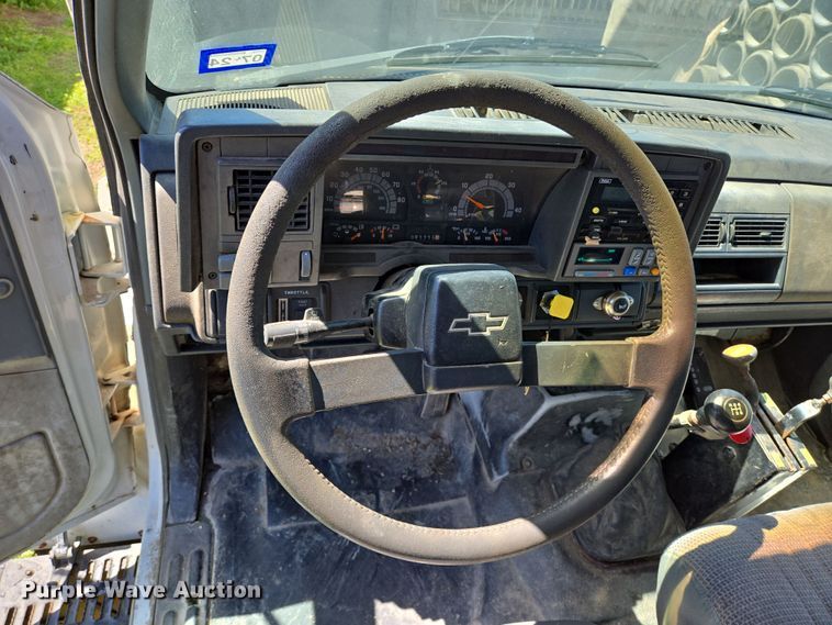 image for item DV1310 2000 Chevrolet C7500 dump truck