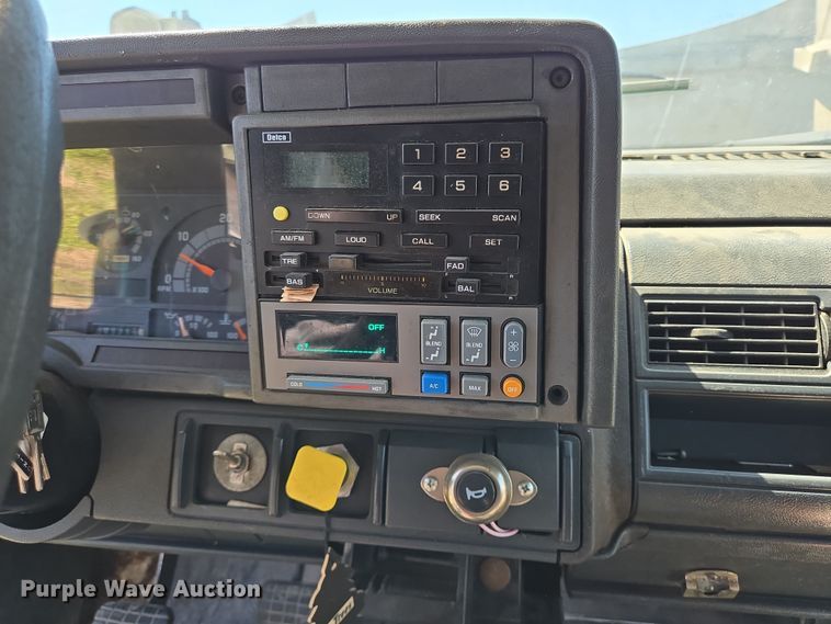 image for item DV1310 2000 Chevrolet C7500 dump truck