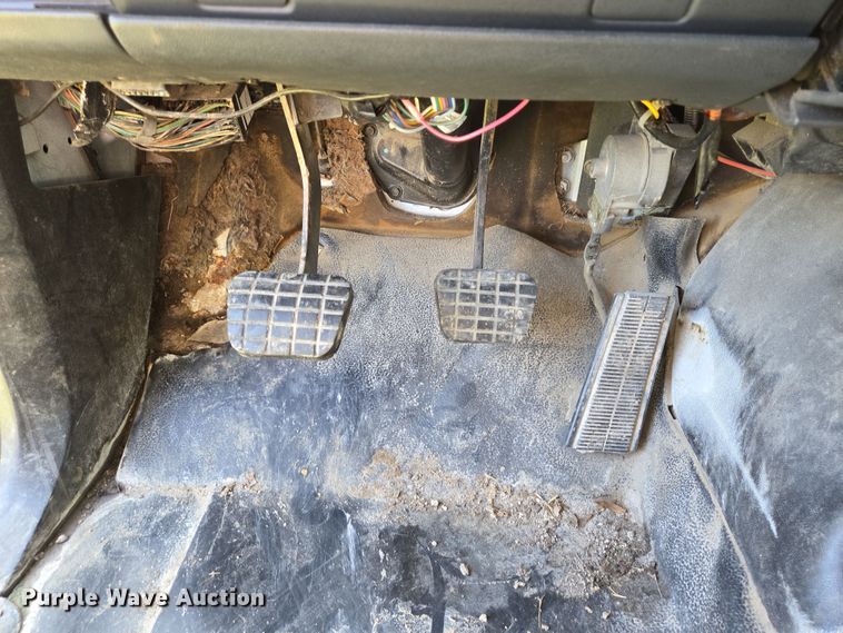 image for item DV1310 2000 Chevrolet C7500 dump truck