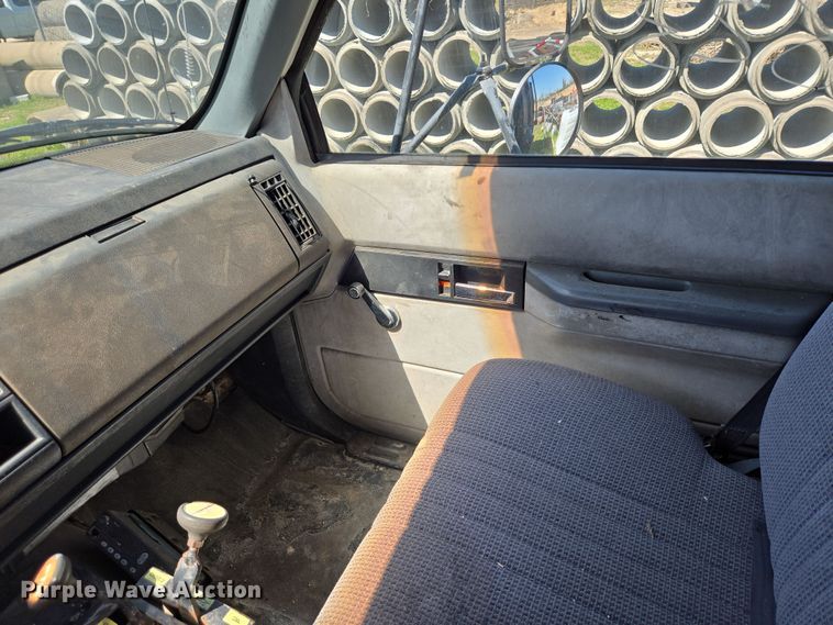 image for item DV1310 2000 Chevrolet C7500 dump truck