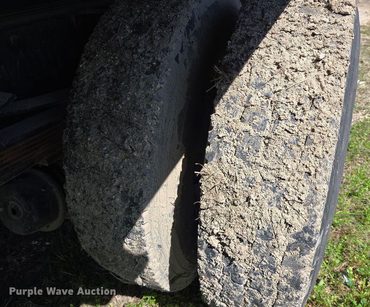 image for item DV1310 2000 Chevrolet C7500 dump truck