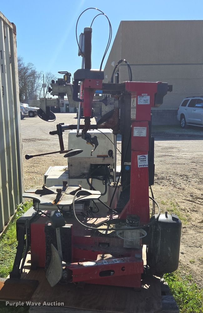 image for item DV1318 2013 Hunter TCX575 tire machine