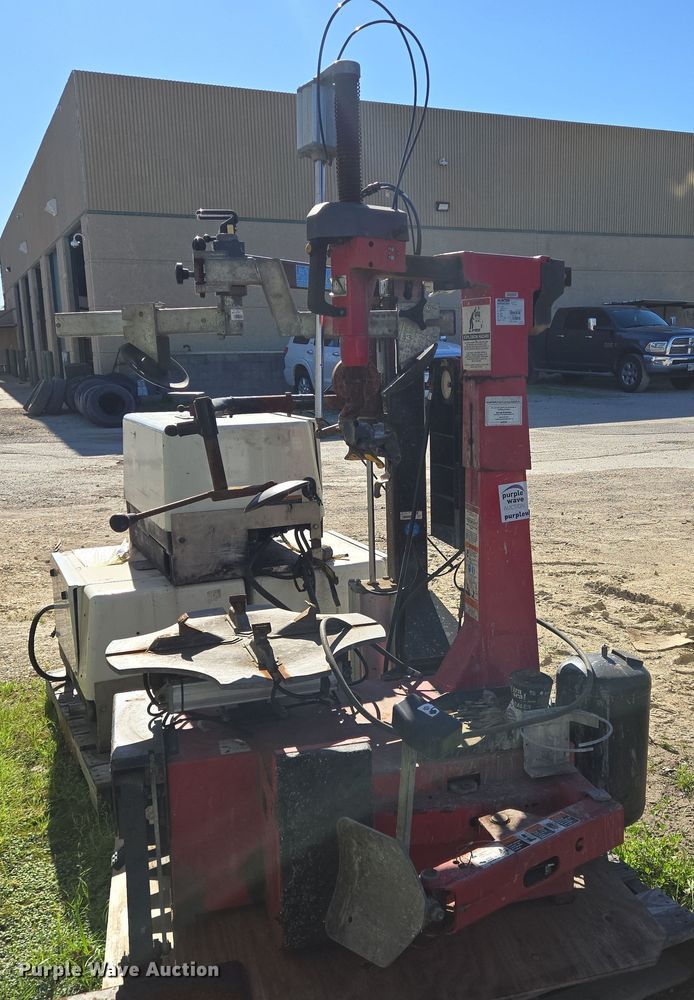 image for item DV1318 2013 Hunter TCX575 tire machine