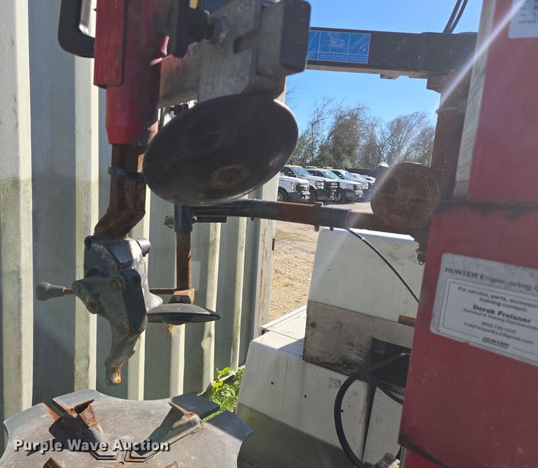 image for item DV1318 2013 Hunter TCX575 tire machine