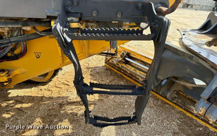 image for item DV1848 2008 John Deere 770D motor grader