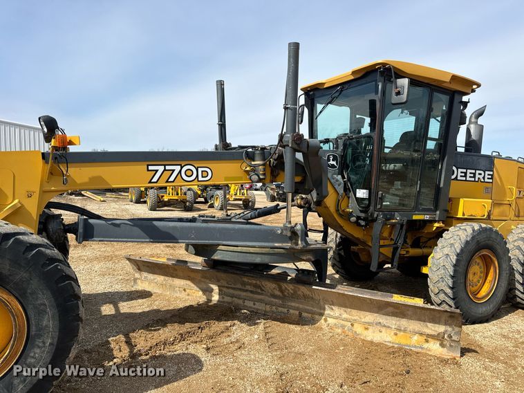 image for item DV1848 2008 John Deere 770D motor grader