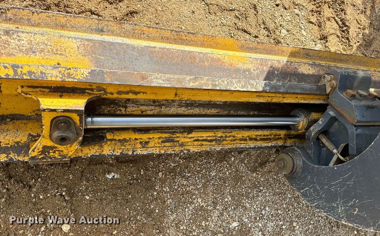 image for item DV1848 2008 John Deere 770D motor grader