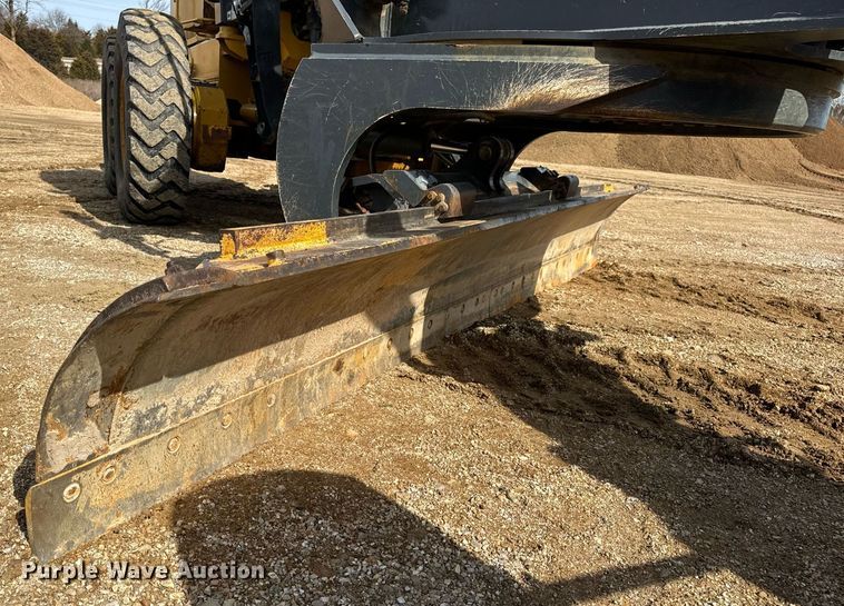 image for item DV1848 2008 John Deere 770D motor grader