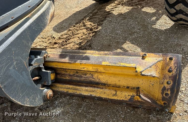 image for item DV1848 2008 John Deere 770D motor grader