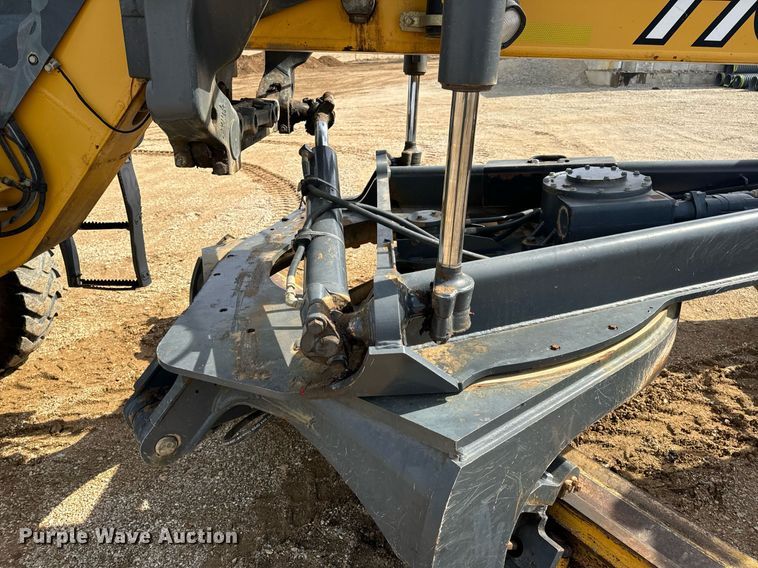 image for item DV1848 2008 John Deere 770D motor grader