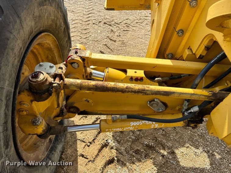 image for item DV1848 2008 John Deere 770D motor grader