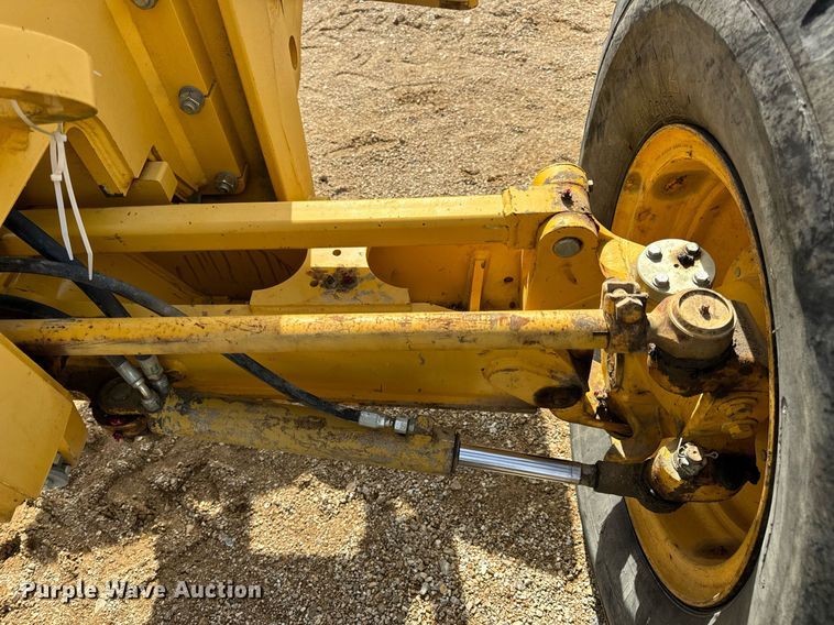 image for item DV1848 2008 John Deere 770D motor grader