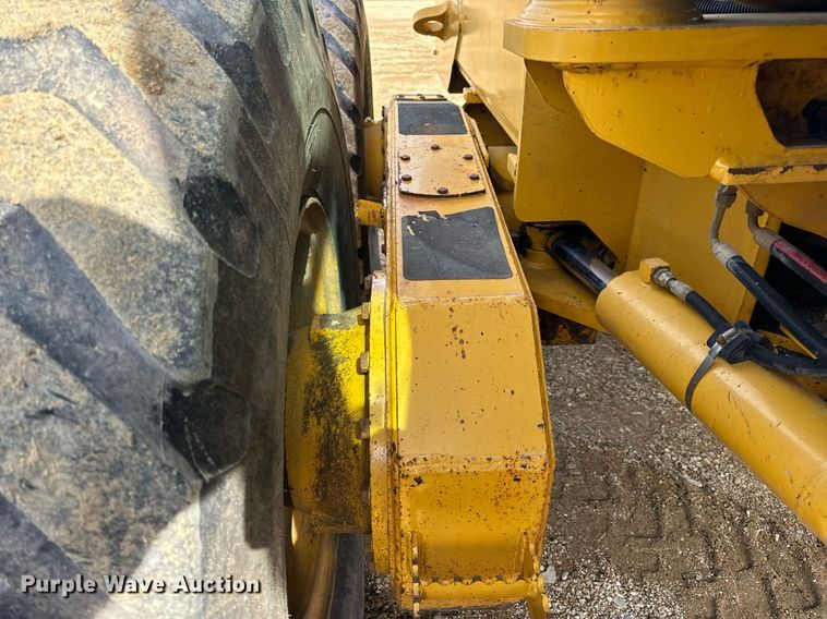 image for item DV1848 2008 John Deere 770D motor grader