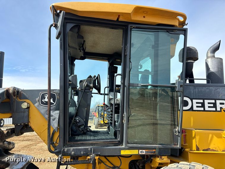 image for item DV1848 2008 John Deere 770D motor grader