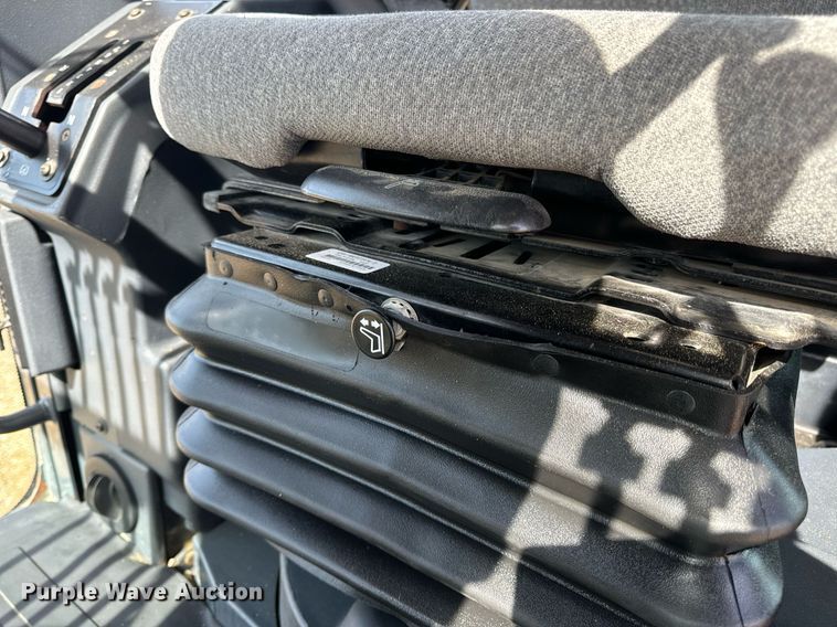 image for item DV1848 2008 John Deere 770D motor grader