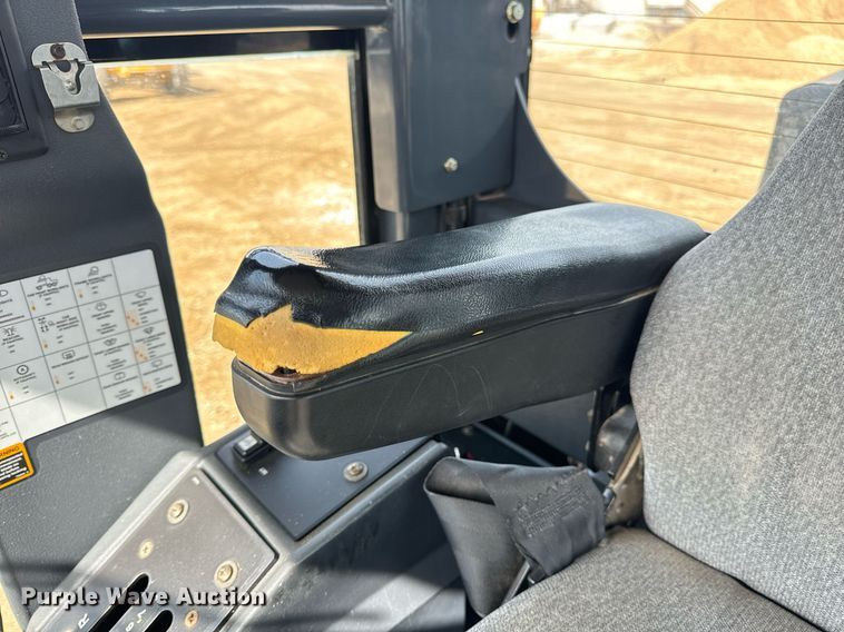 image for item DV1848 2008 John Deere 770D motor grader