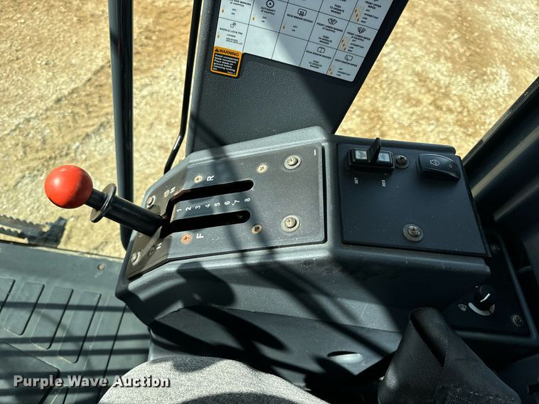 image for item DV1848 2008 John Deere 770D motor grader