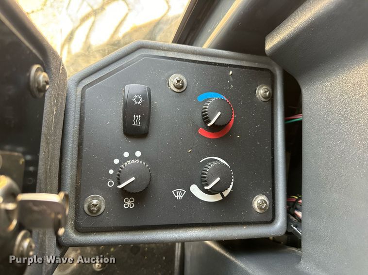 image for item DV1848 2008 John Deere 770D motor grader