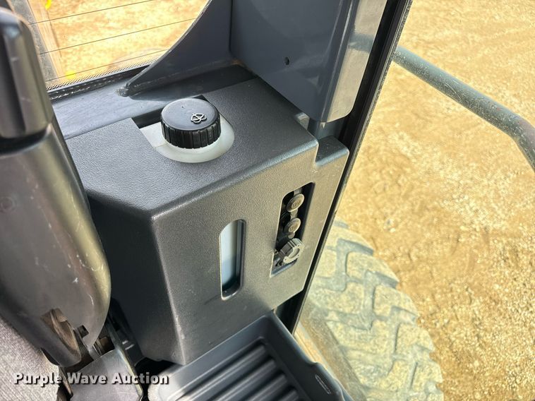 image for item DV1848 2008 John Deere 770D motor grader