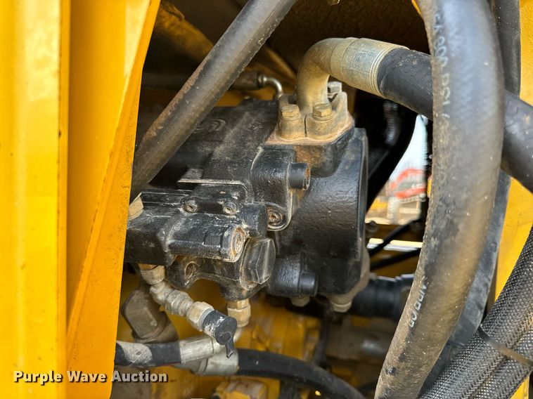 image for item DV1848 2008 John Deere 770D motor grader