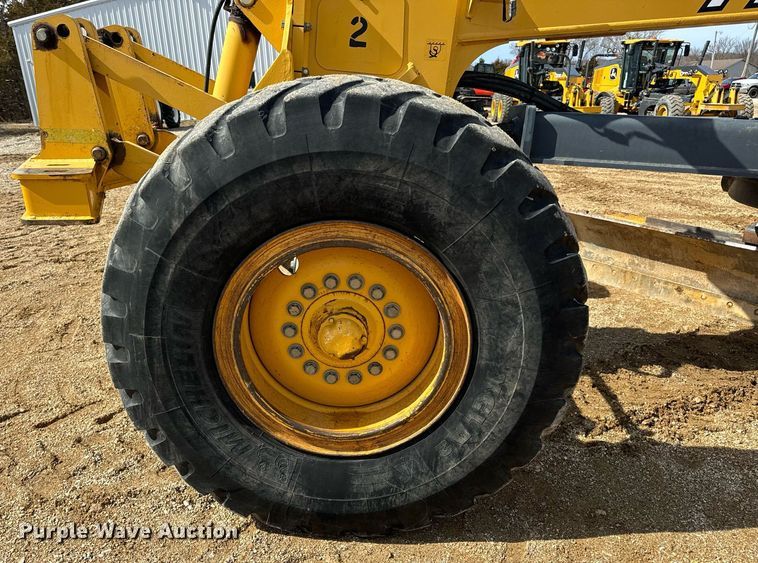 image for item DV1848 2008 John Deere 770D motor grader