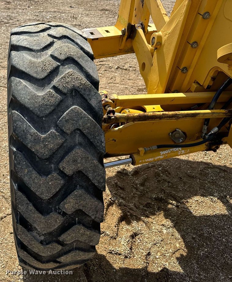 image for item DV1848 2008 John Deere 770D motor grader