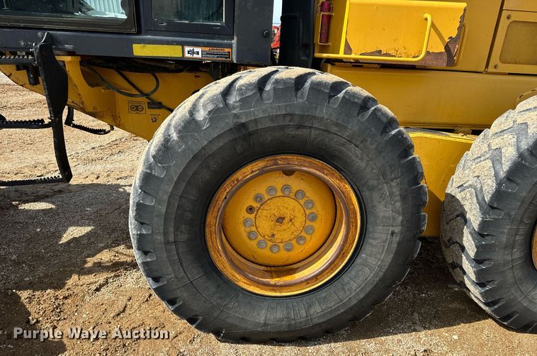 image for item DV1848 2008 John Deere 770D motor grader