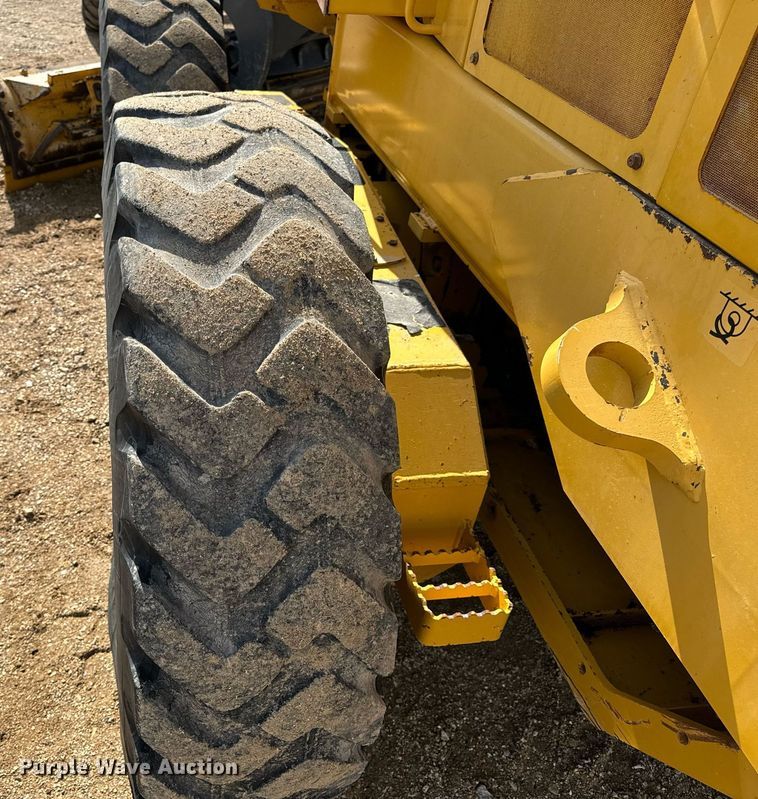 image for item DV1848 2008 John Deere 770D motor grader