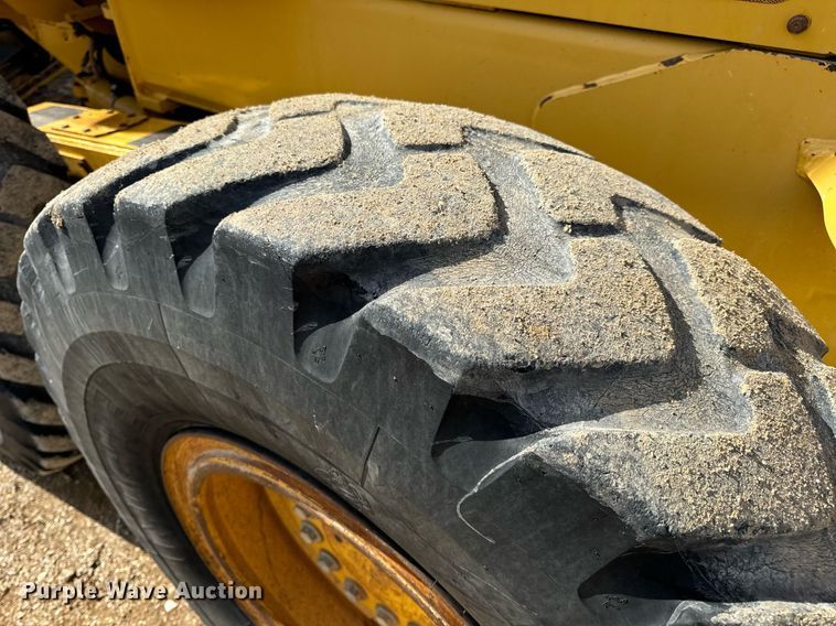 image for item DV1848 2008 John Deere 770D motor grader