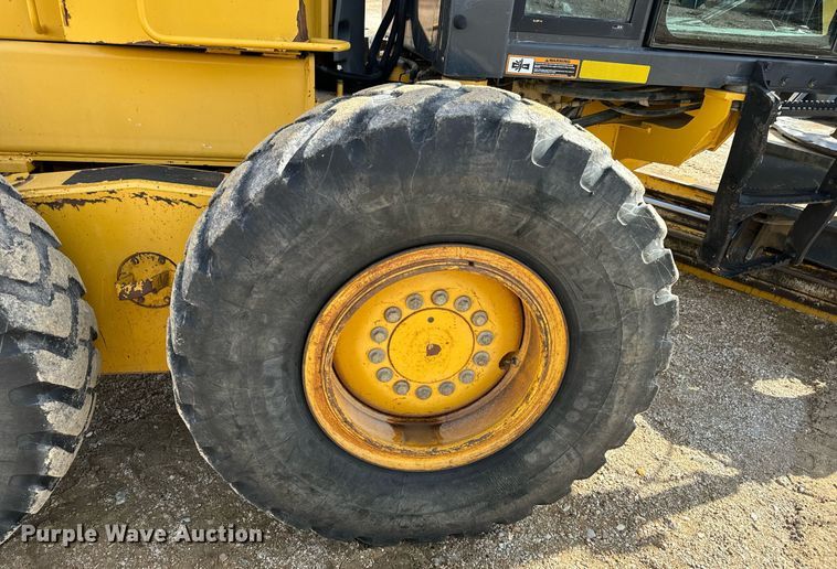 image for item DV1848 2008 John Deere 770D motor grader