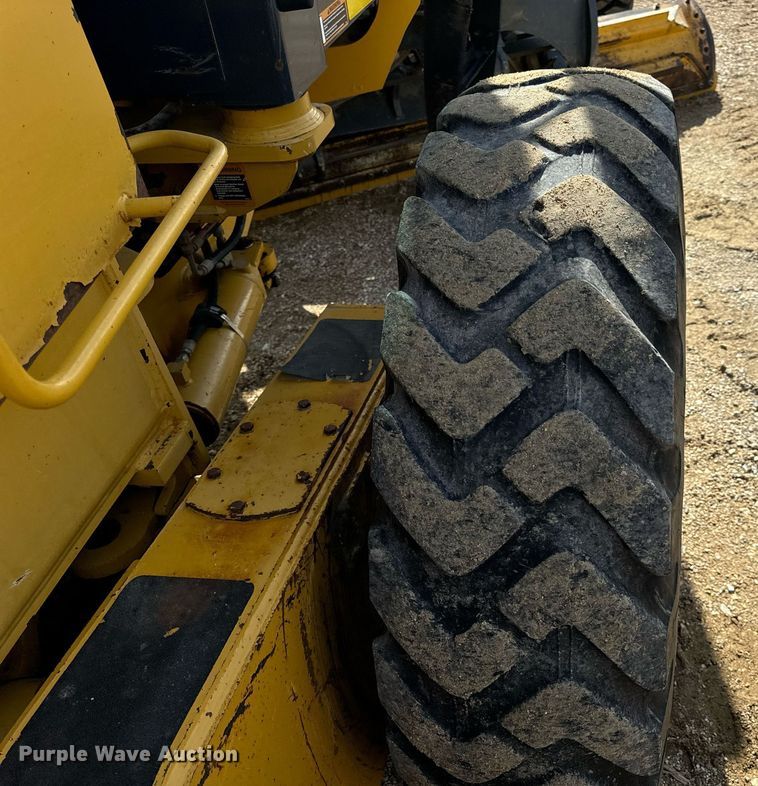 image for item DV1848 2008 John Deere 770D motor grader