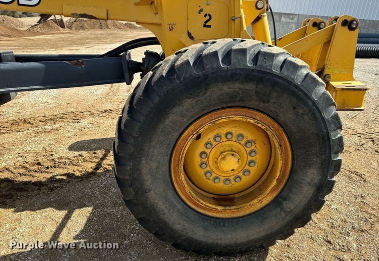 image for item DV1848 2008 John Deere 770D motor grader