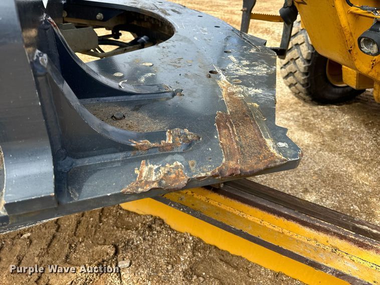 image for item DV1849 2016 John Deere 672G motor grader