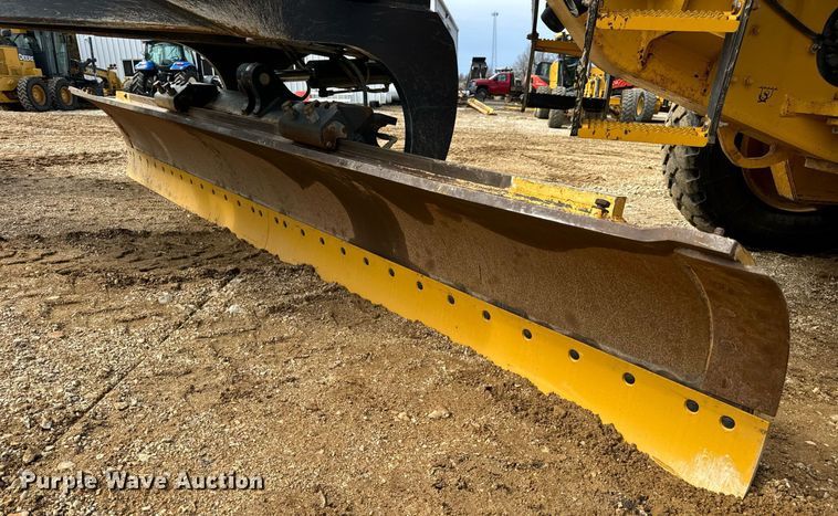 image for item DV1849 2016 John Deere 672G motor grader