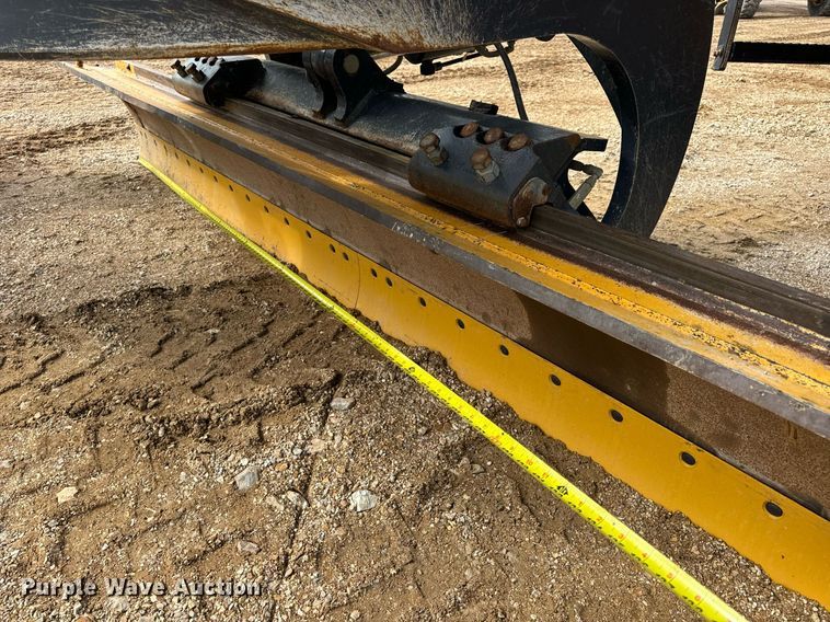 image for item DV1849 2016 John Deere 672G motor grader