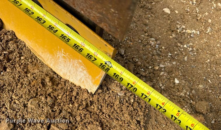 image for item DV1849 2016 John Deere 672G motor grader